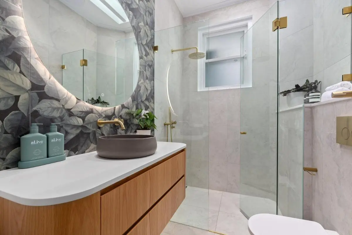 Image 2 of Luxe Lavender Bay – An Iconic Couple’s Nest