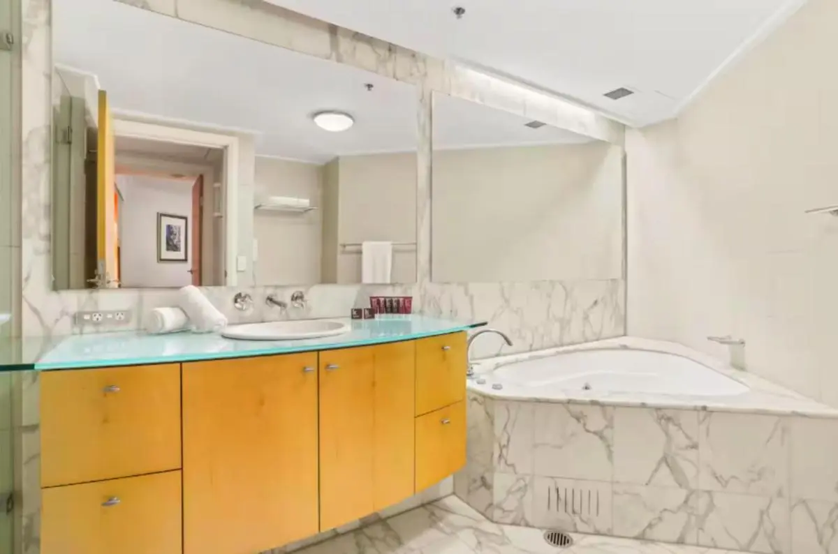 Image 2 of Luxurious Apartment Only 250m Walk to Opera House