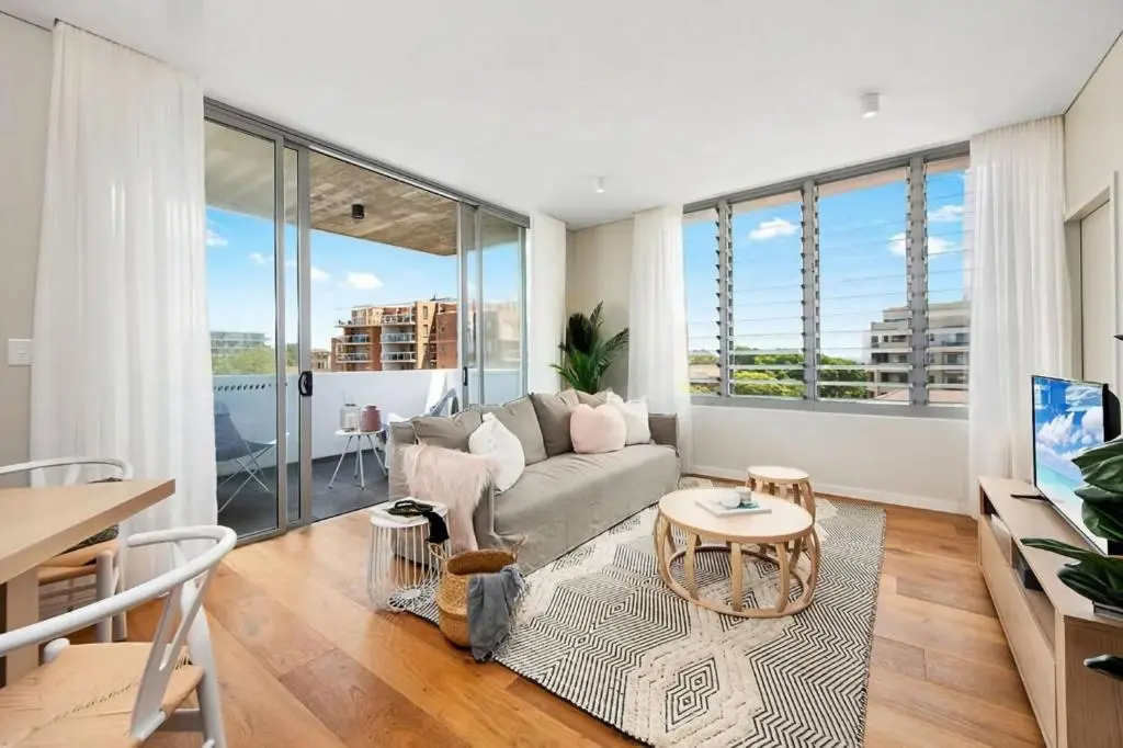 Image of Luxurious Bondi Beach Apt Stunning Balcony Views