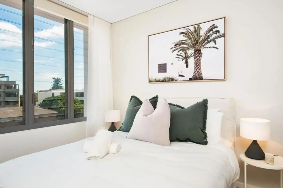 Image 1 of Luxurious Bondi Beach Apt Stunning Balcony Views