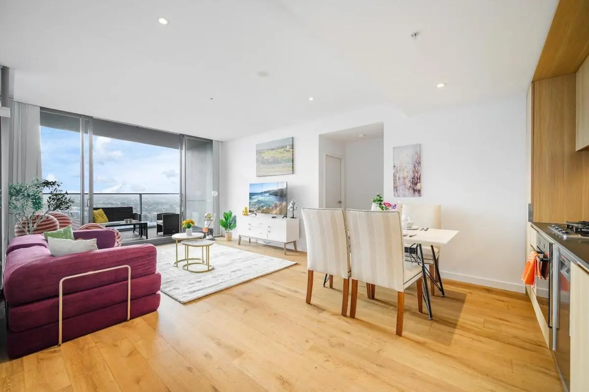 Image 3 of Luxury 2Br Apt Near Train Shopping Center