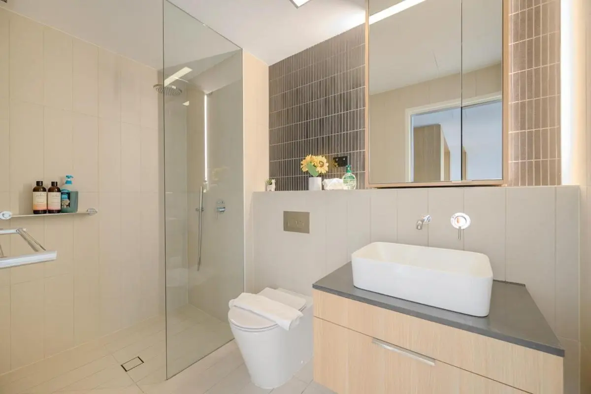 Image 2 of Luxury 2Br Apt Near Train Shopping Center