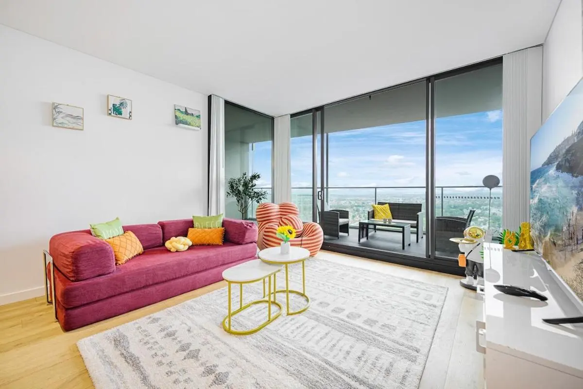 Image 4 of Luxury 2Br Apt Near Train Shopping Center