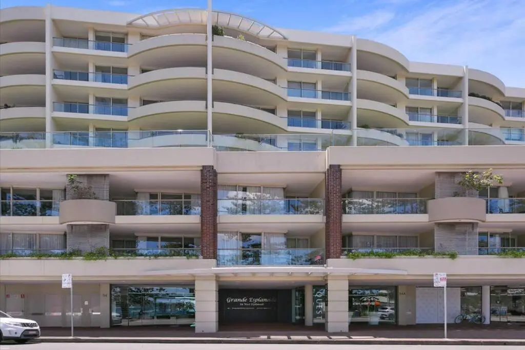 Image 5 of Manly Vibes – fabulous design with gym, sauna, streaming, right opposite wharf & beach