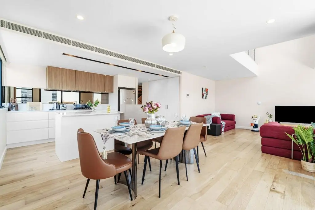 Image of Mascot Spacious Loft Apt Near Train