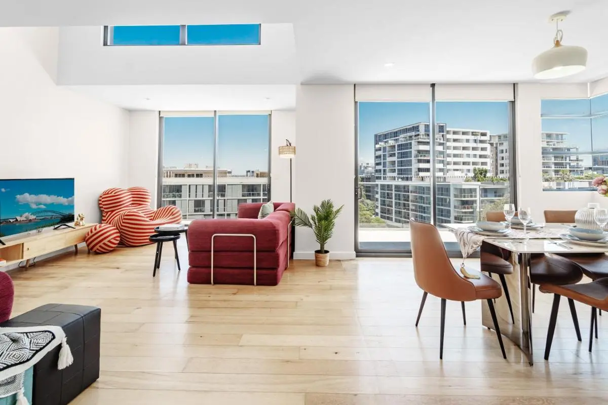 Image 4 of Mascot Spacious Loft Apt Near Train