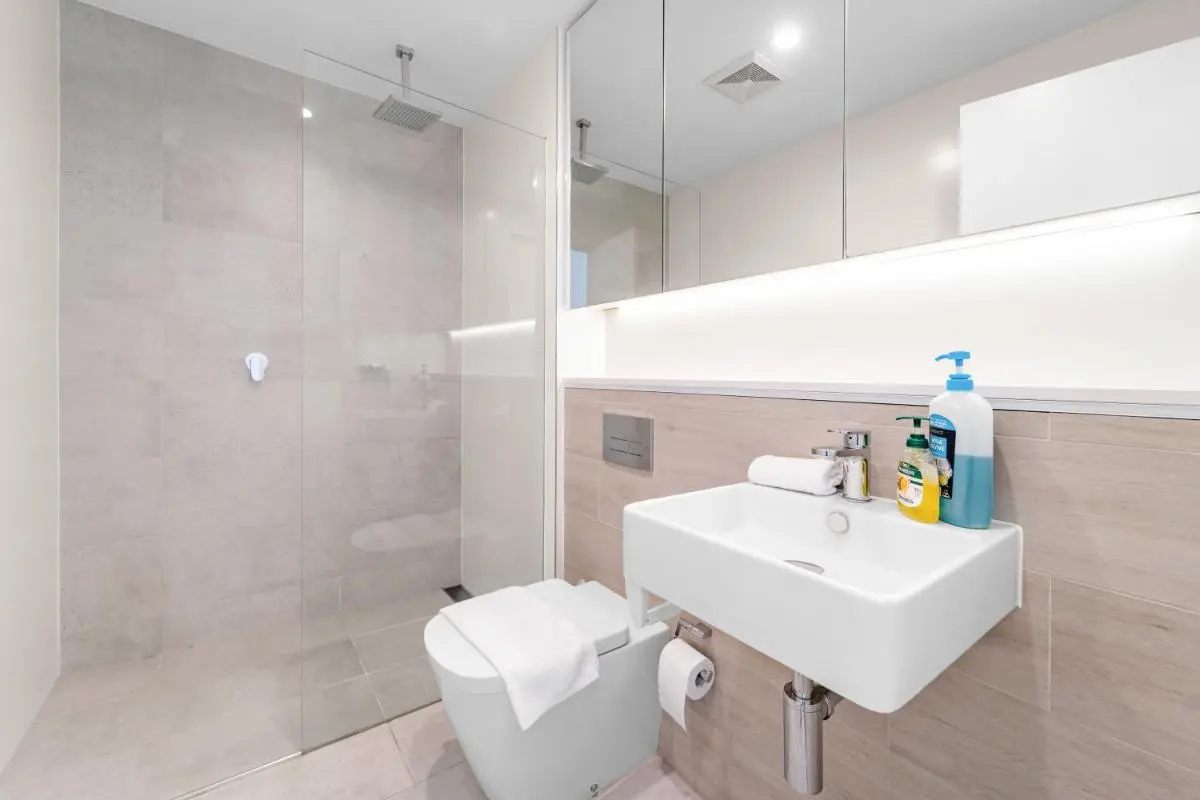 Image 2 of Mascot Spacious Loft Apt Near Train