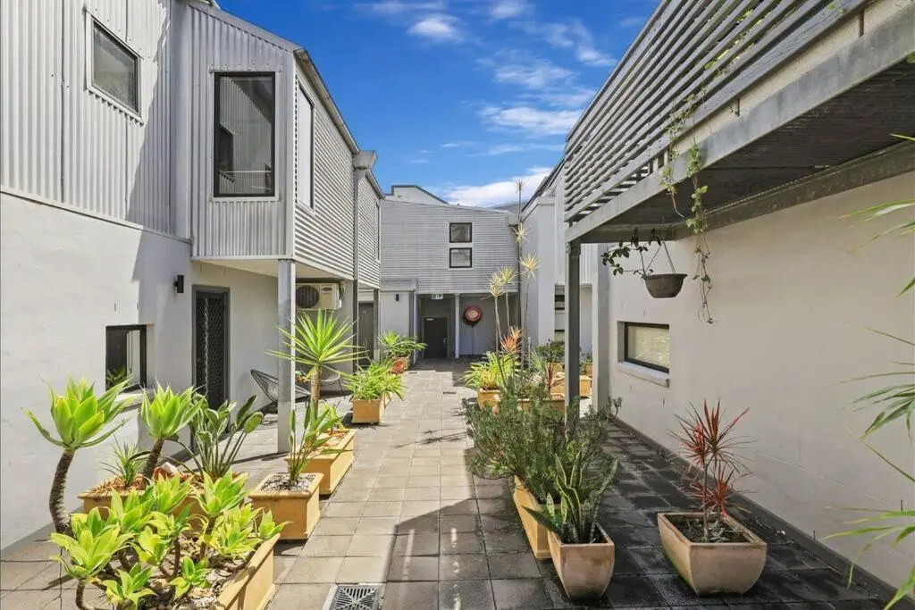 Image 4 of Modern 2 Bedroom Warehouse Conversion