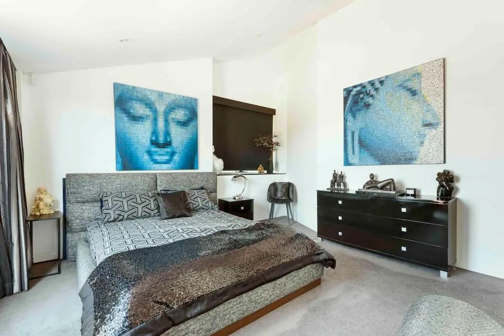 Image 1 of Modern spacious 3 bedroom penthouse in Enmore