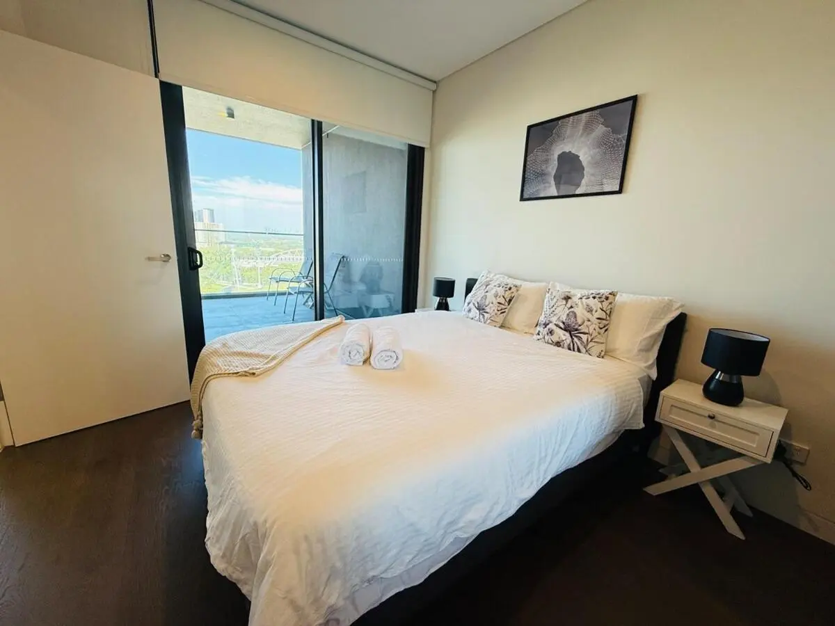 Image 6 of New Olympic park 3Beds Condo -Parking, Pool, Gym 21