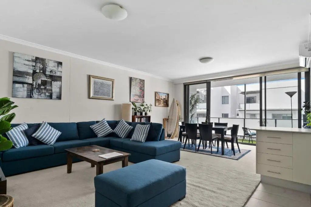 Image of Newtown Outlook – Vibrant Parkside Retreat near CBD
