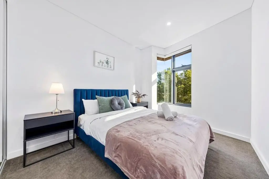 Image 1 of Oasis Near CBD, Close to EVERYTHING!!!