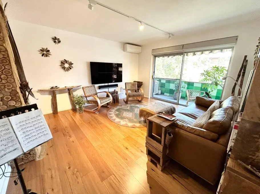 Image 5 of One bedroom apartment and CARPORT close to beaches, airport,CBD