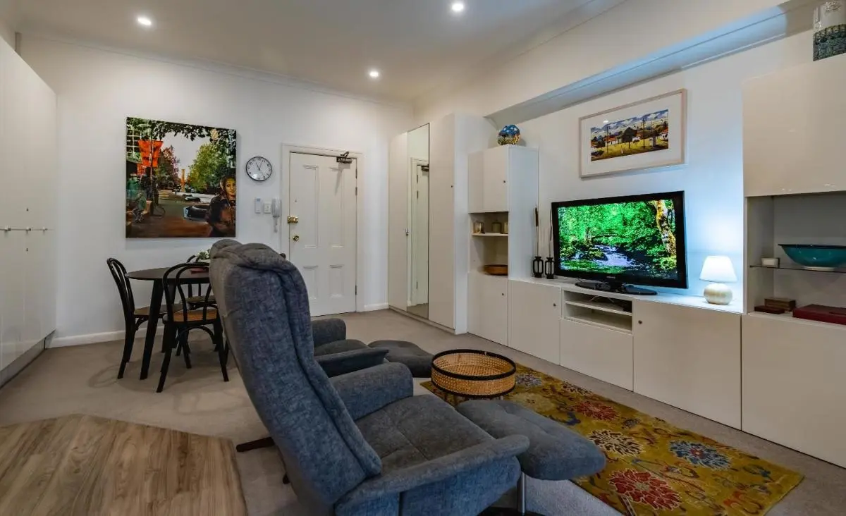 Image 4 of Oversized Potts Point Studio