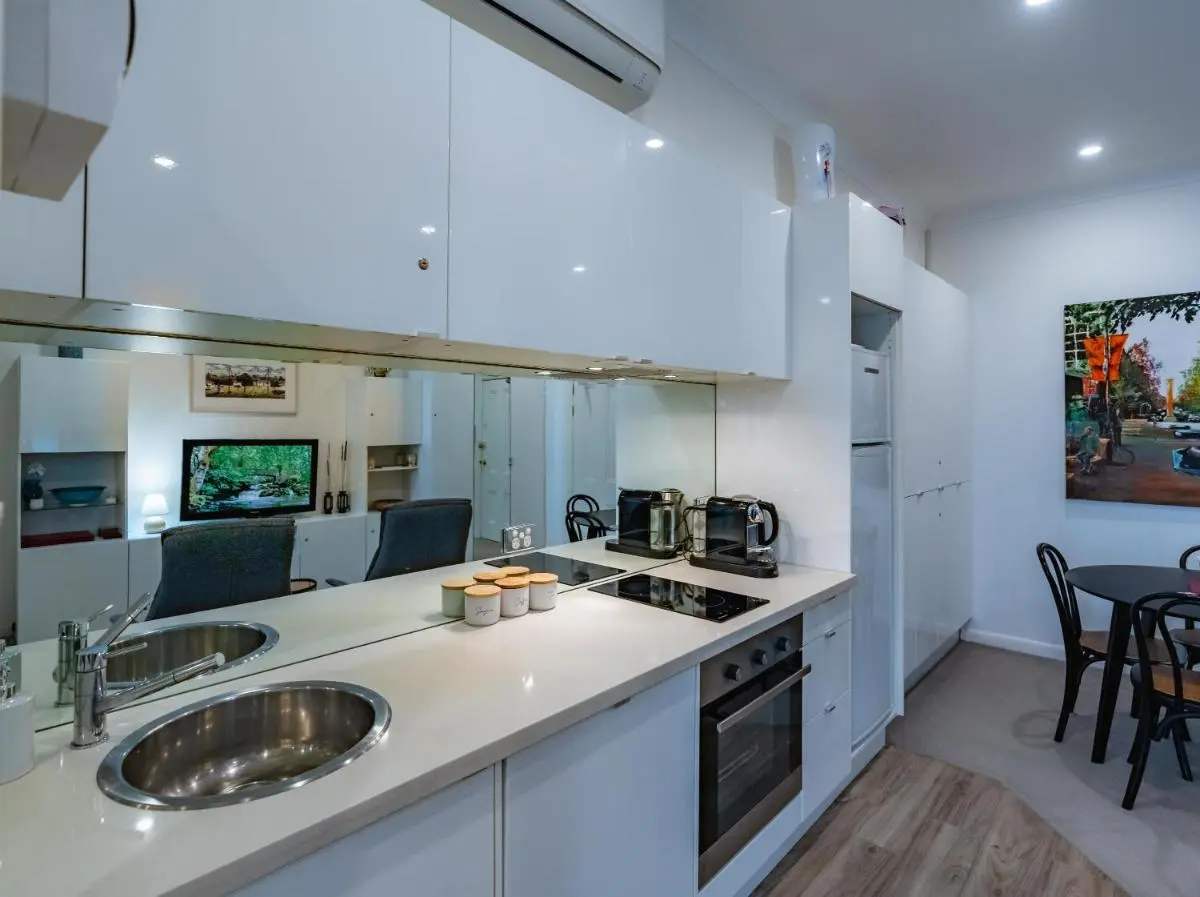 Image 3 of Oversized Potts Point Studio