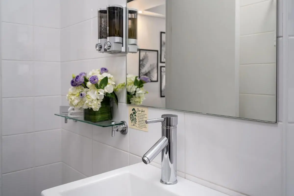 Image 2 of Park Regis City Centre