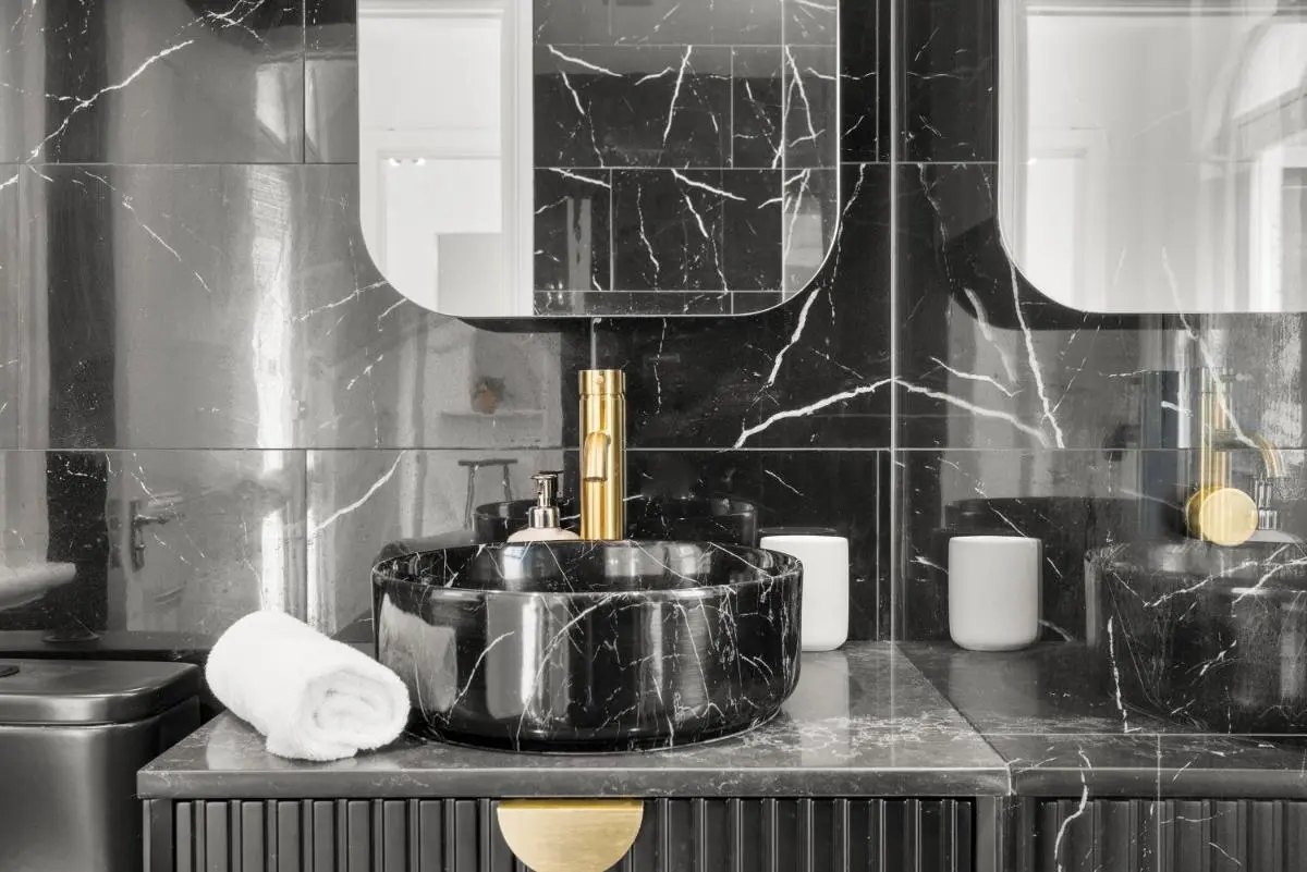 Image 2 of Perfect 2BR Harbour View Apartment