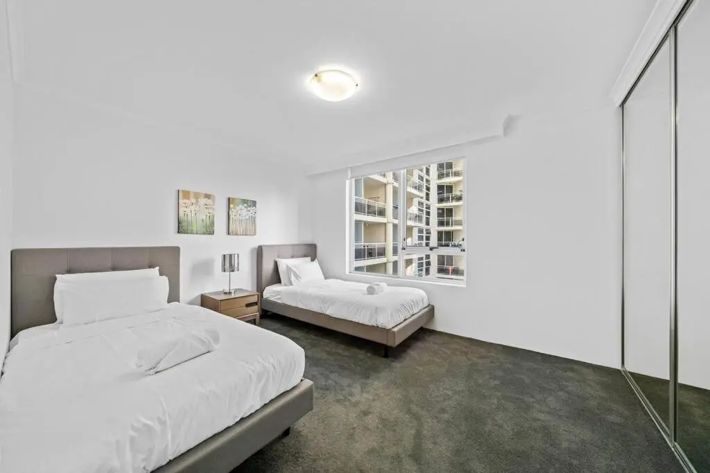 Image 5 of Perfectly Located CBD 3 bedrooms Apartment