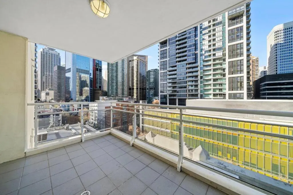 Image 2 of Perfectly Located CBD 3 bedrooms Apartment