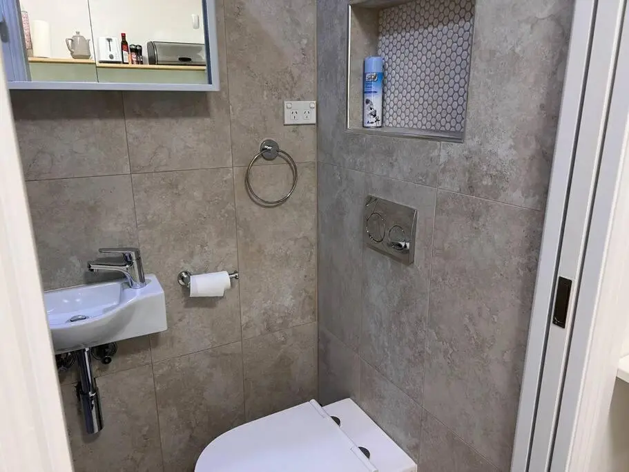 Image 6 of Private 1 bedroom apartment near beach and shops