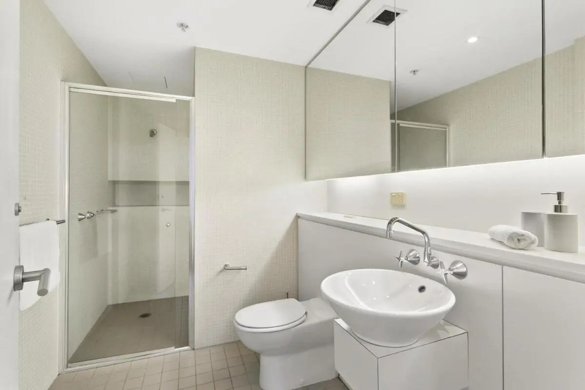 Image 2 of SHE35 – CBD Darling Harbour Views with Pool & Gym Access