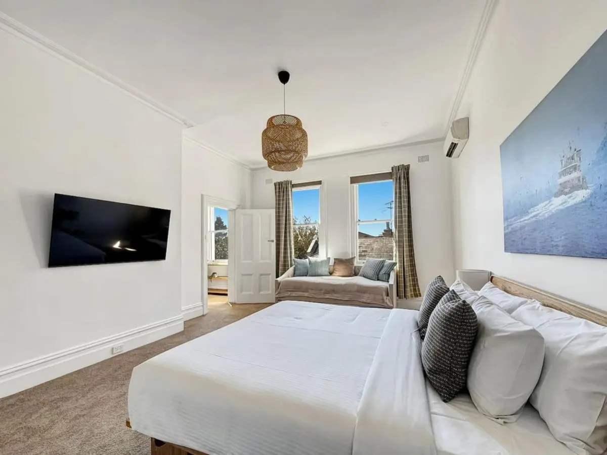 Image 4 of Serviced Luxury Condo, Parkside, moments to metro