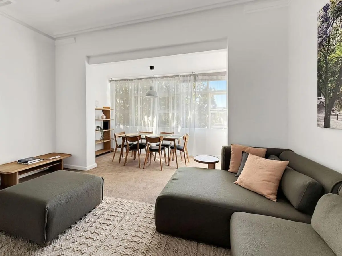 Image 2 of Serviced Luxury Condo, Parkside, moments to metro