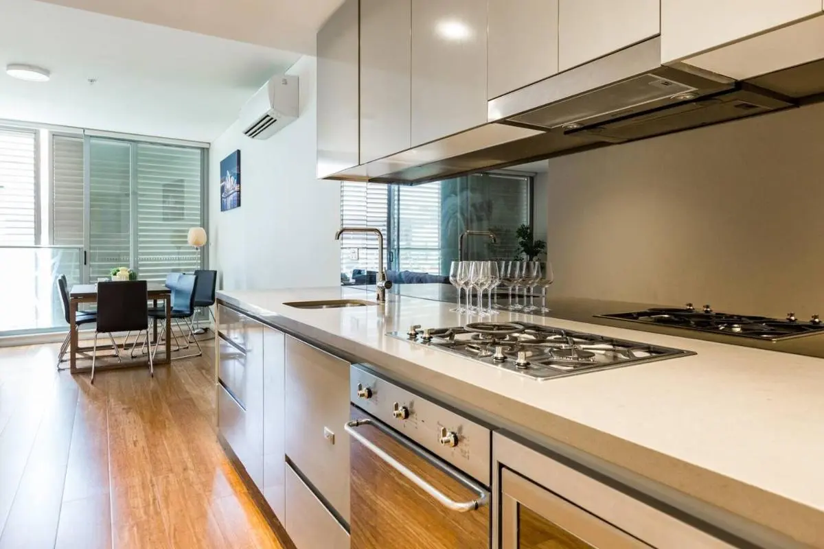 Image 3 of Sleek Chinatown Pad in the Heart of the CBD