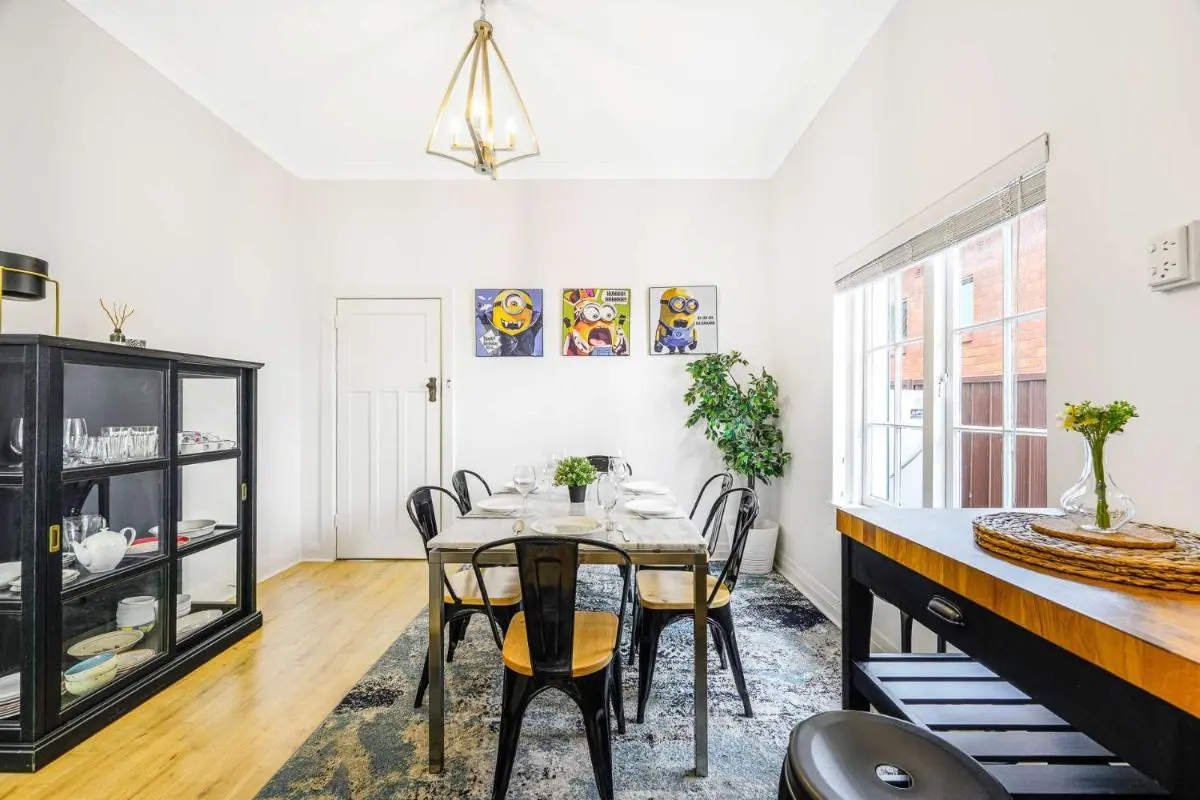 Image 4 of Spacious 4BR Straithfield house close 2 airport city