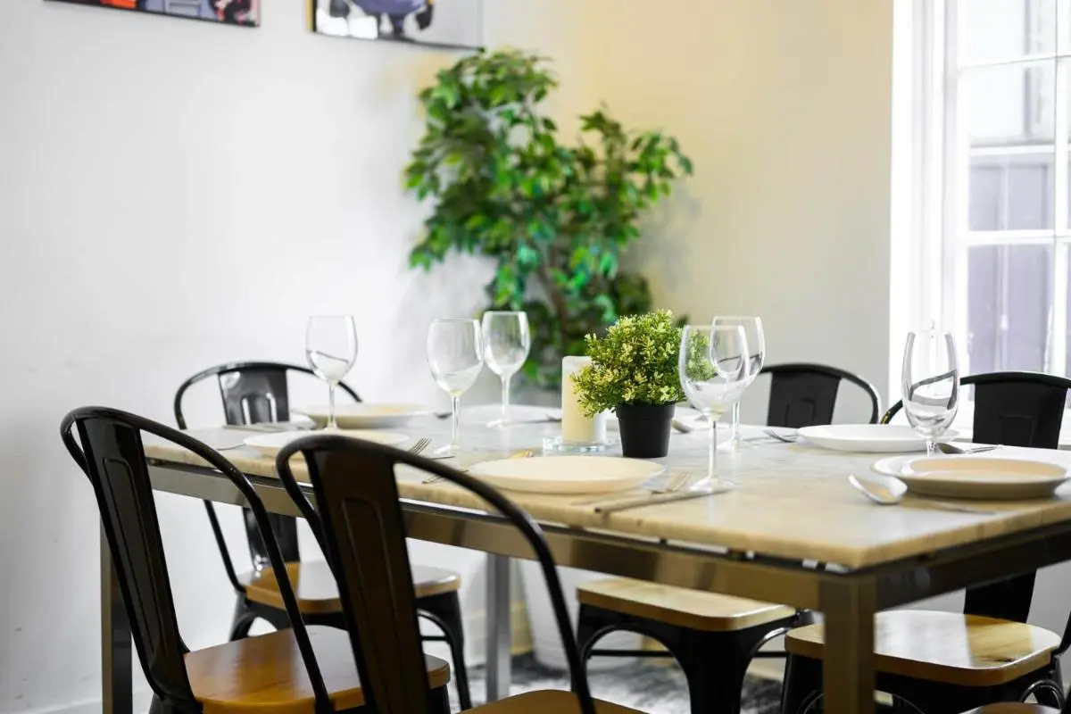 Image 2 of Spacious 4BR Straithfield house close 2 airport city