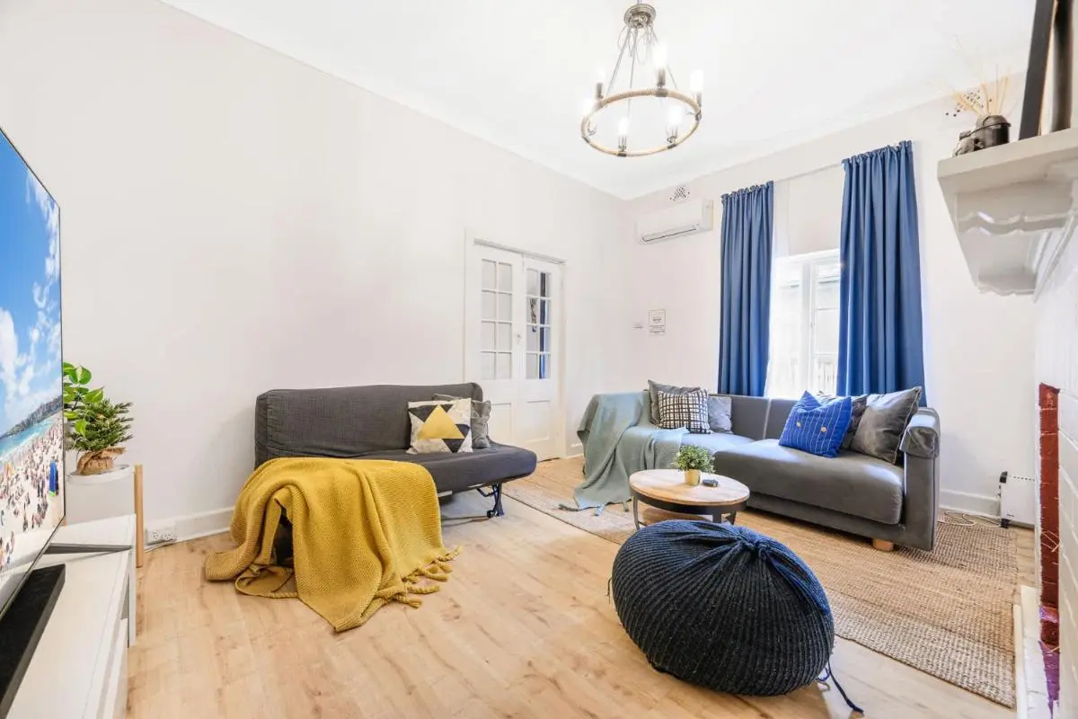 Image 1 of Spacious 4BR Straithfield house close 2 airport city