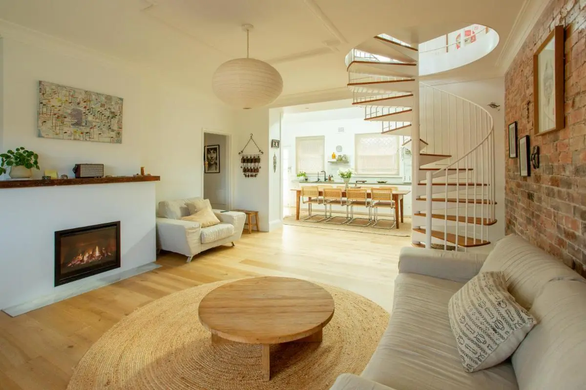 Image 1 of Spacious 4-Bedroom Manly Beach Apartment, Balcony, Bath & Fireplace, 2 Min to Beach