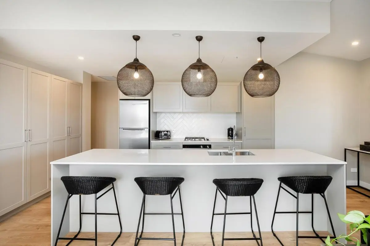 Image 3 of Spacious Penthouse Fabulous Harbour & Ocean Views