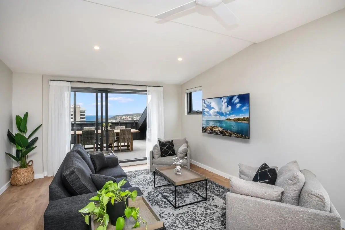 Image 4 of Spacious Penthouse Fabulous Harbour & Ocean Views