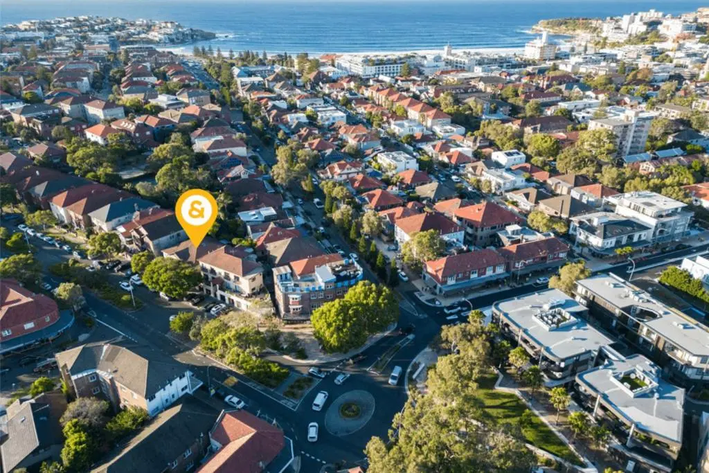 Image 1 of Spacious house with BBQ, outdoor areas and parking