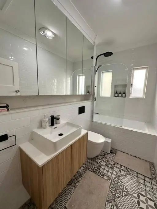 Image 4 of Spacious house with BBQ, outdoor areas and parking