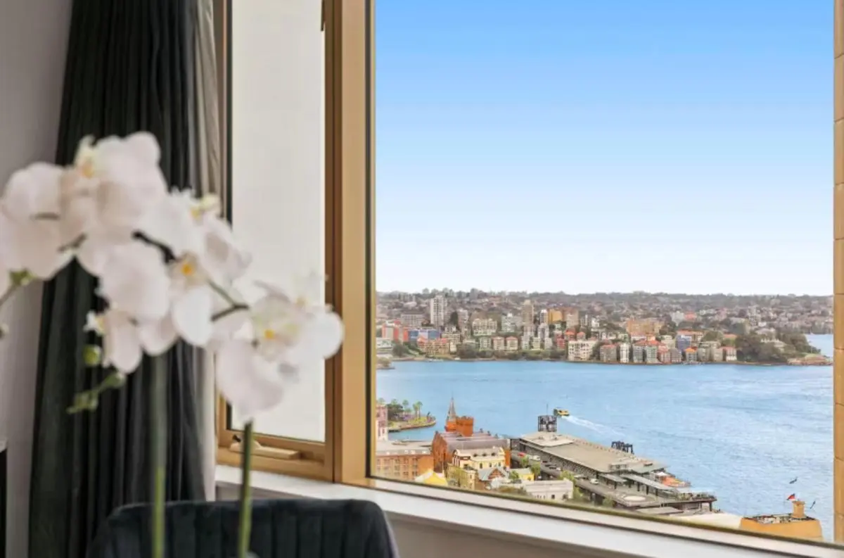 Image 4 of Spectacular Apartment with Harbour Bridge Views
