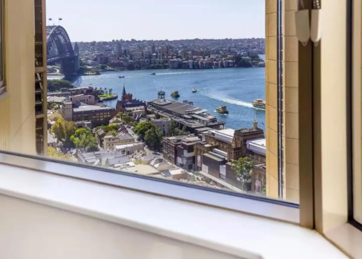 Image 5 of Spectacular Apartment with Harbour Bridge Views