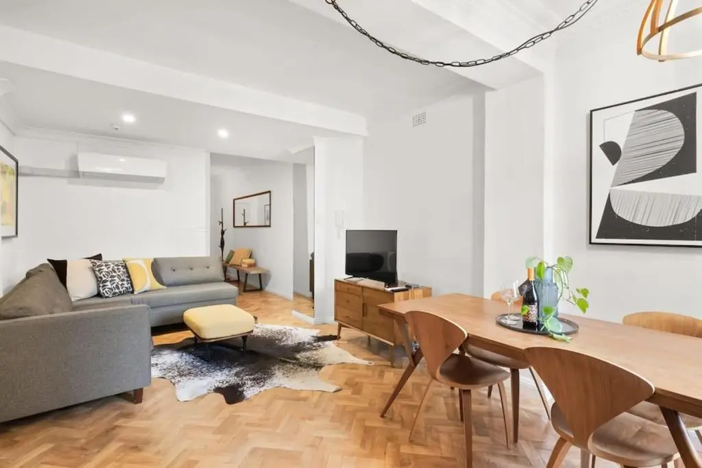 Image of St James, Art Deco Dream – 2 Bedrooms W Aircon