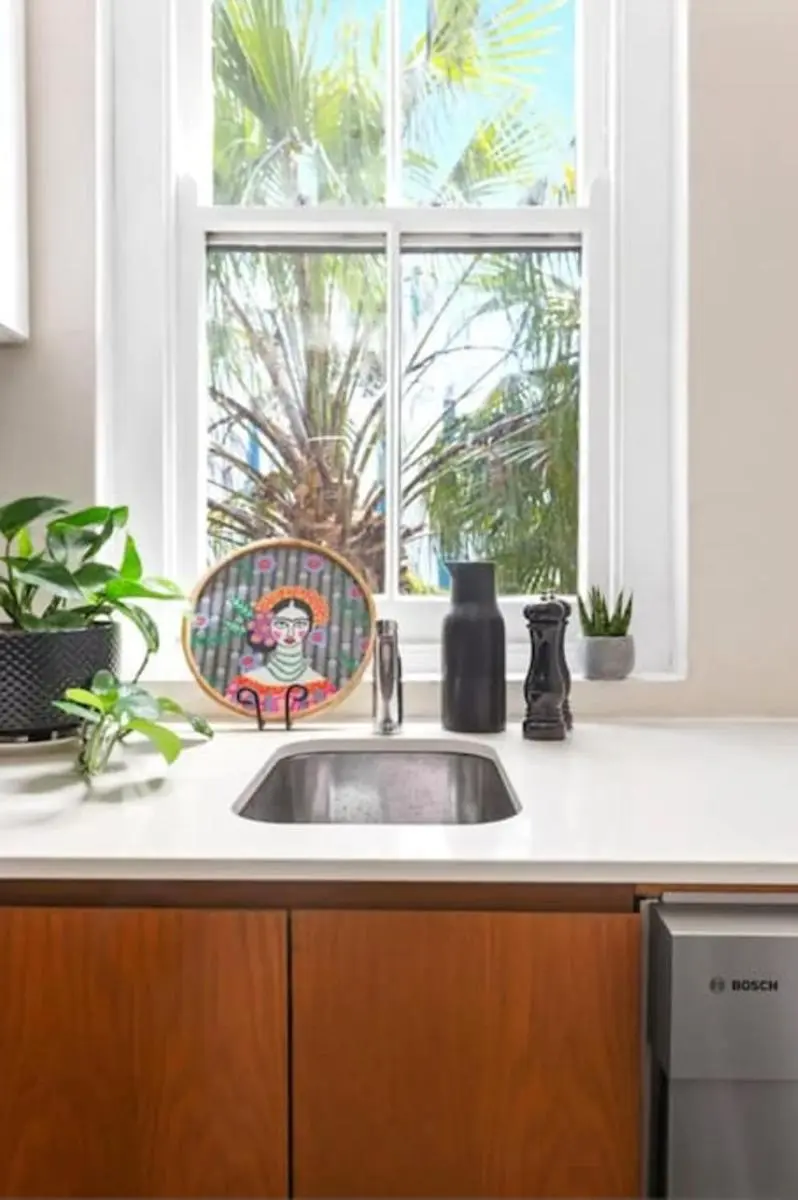 Image 3 of St James, Art Deco Dream – 2 Bedrooms W Aircon