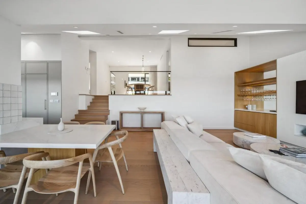 Image 4 of Stunning 4BR Waterfront House with pool in Sth Coogee