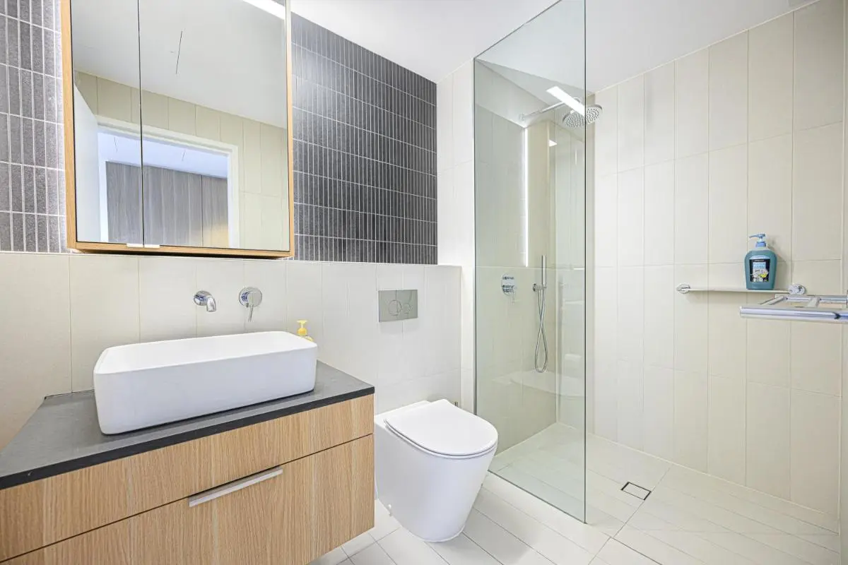 Image 6 of Stunning New 2 Bedrooms Apt Shopping & Parking