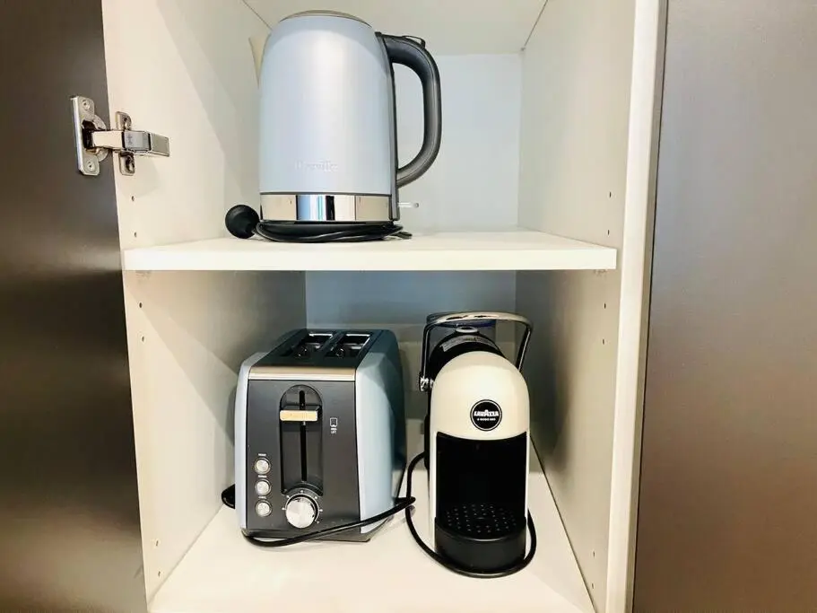 Image 5 of Stunning waterfront 3 bedroom condo with Pool, BBQ