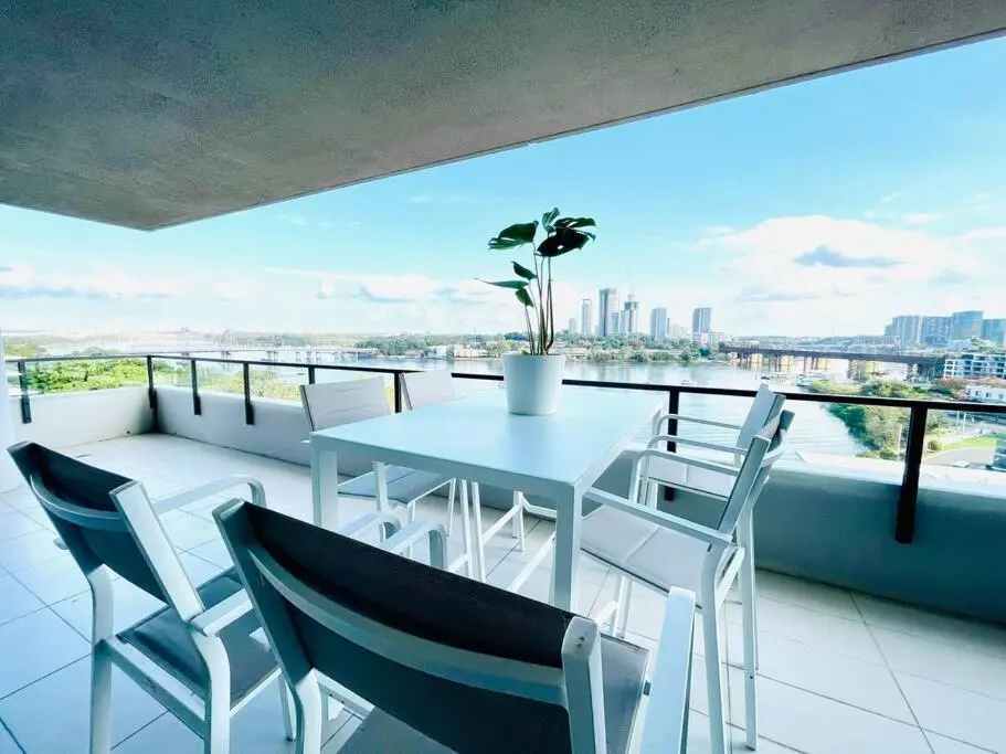 Image 6 of Stunning waterfront 3 bedroom condo with Pool, BBQ