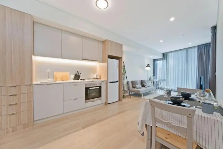 Image of Stylish 1BR Entire CBD Apt 5 Minutes Train Station
