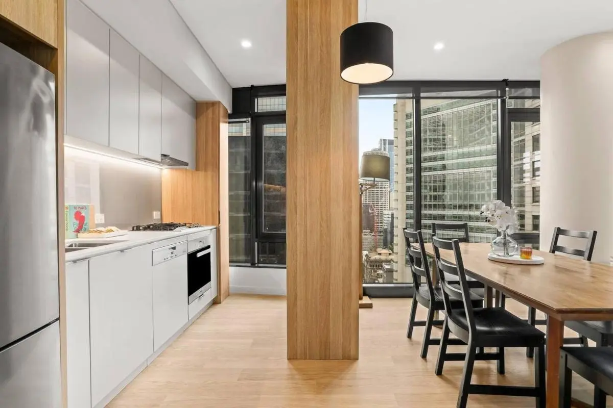 Image 4 of Stylish 2 Bed in Central CBD with Pool, Gym & Sauna