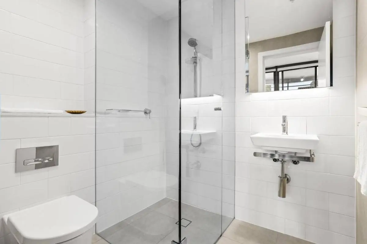 Image 2 of Stylish 2 Bed in Central CBD with Pool, Gym & Sauna