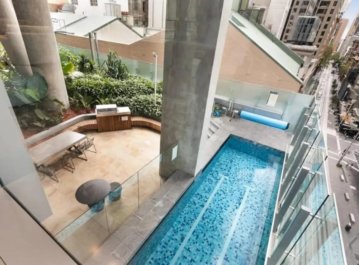 Image 3 of Stylish 2 Bed in Central CBD with Pool, Gym & Sauna