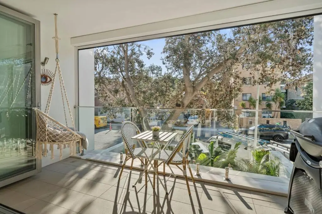 Image 3 of Stylish & Modern Beach Pad – Balcony AC BBQ Lift