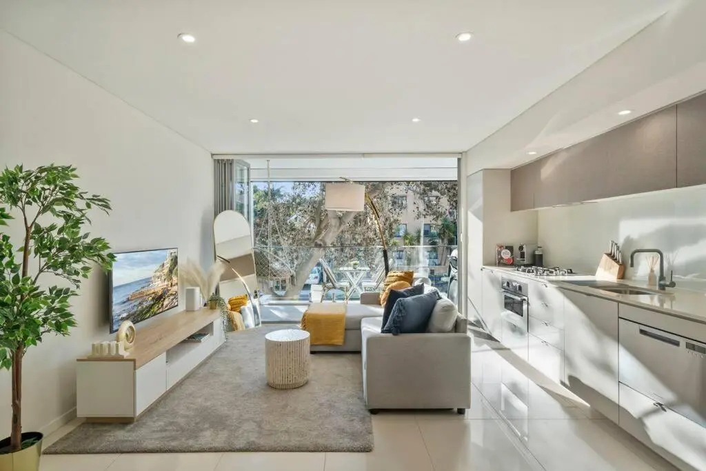 Image 1 of Stylish & Modern Beach Pad – Balcony AC BBQ Lift